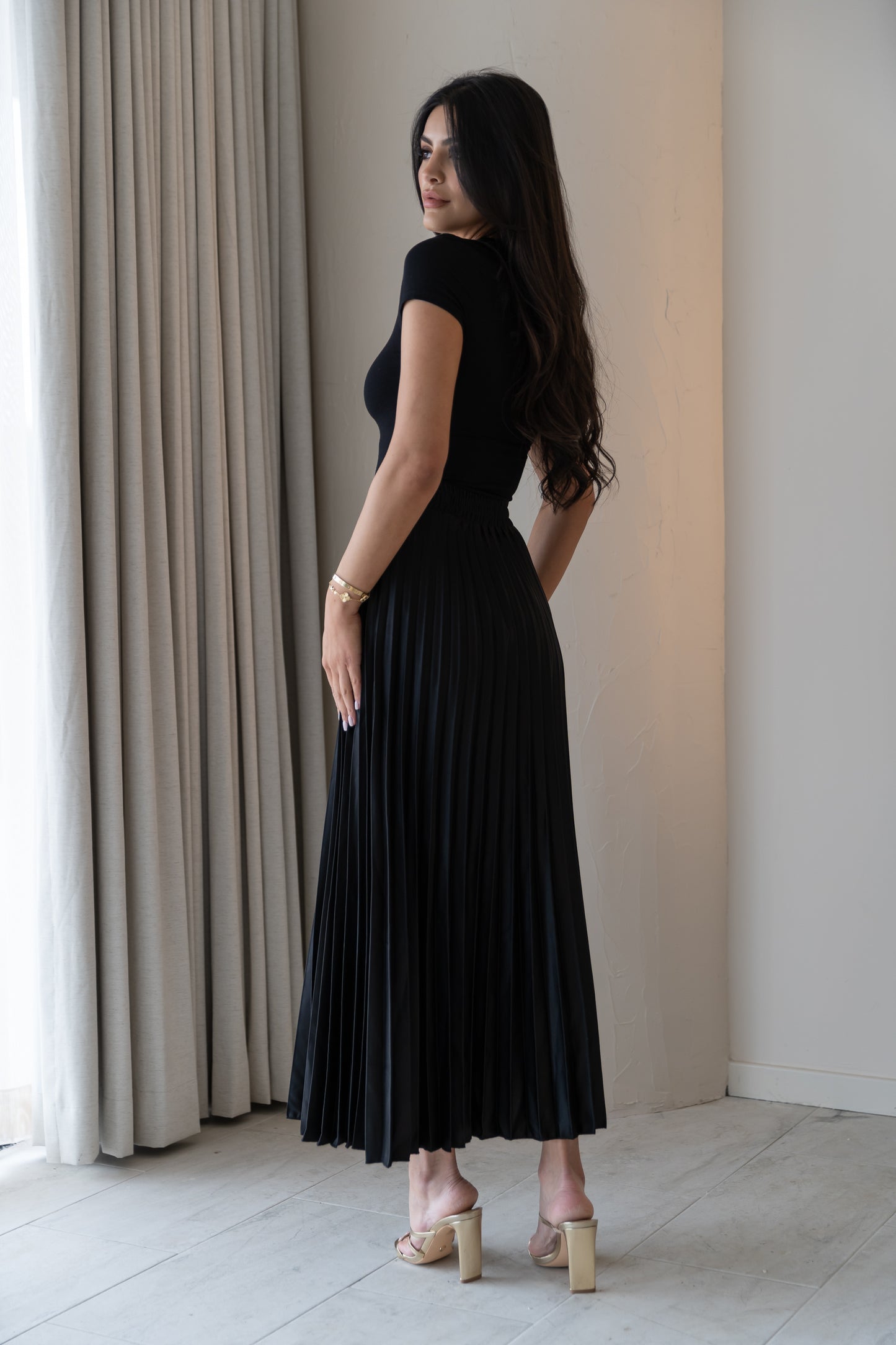 The Pleated Glam Maxi Skirt - Black